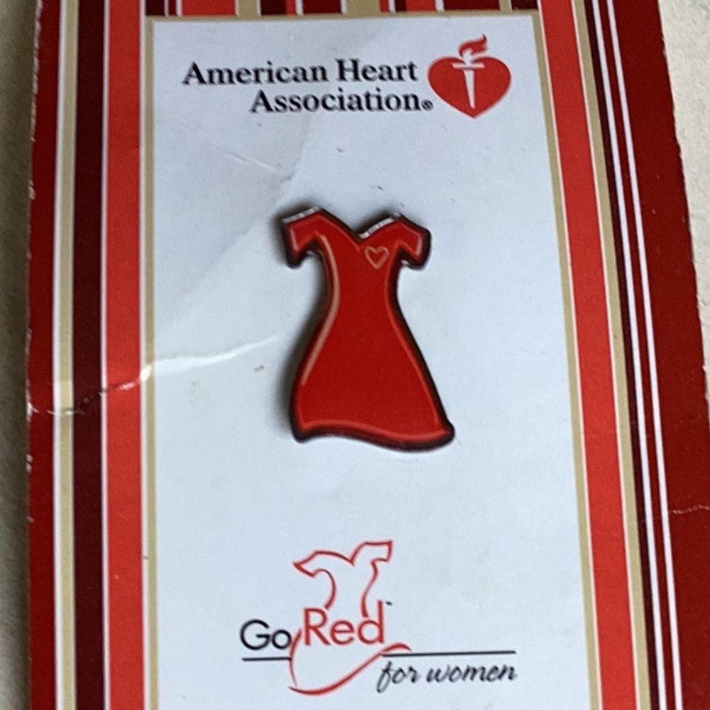 🩷 AMERICAN HEART ASSOCIATION 
    GO RED ❤️  Awareness Collectible Pinback  2003